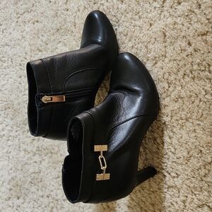 Bandolino Lappo Ankle Bootie  Size 5M